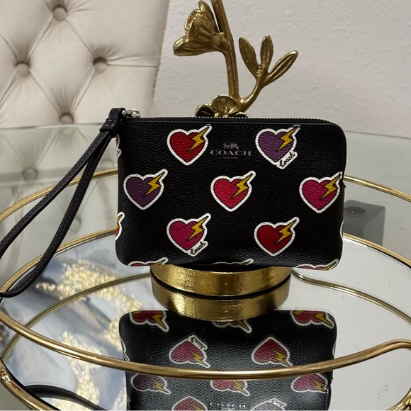 Coach Women’s Small Corner Zip Wristlet Heart Bolt Print Black Multi - Picture 3 of 11